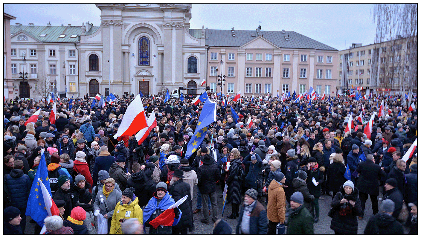 Image of a protest to judicial reforms in Poland